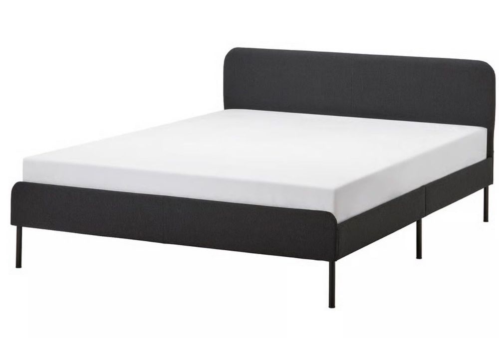Cama de casal + colchão.
