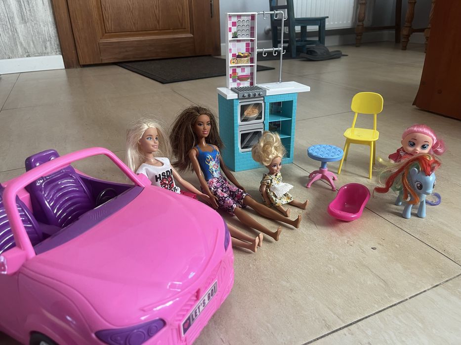 Zestaw barbie z samochodem