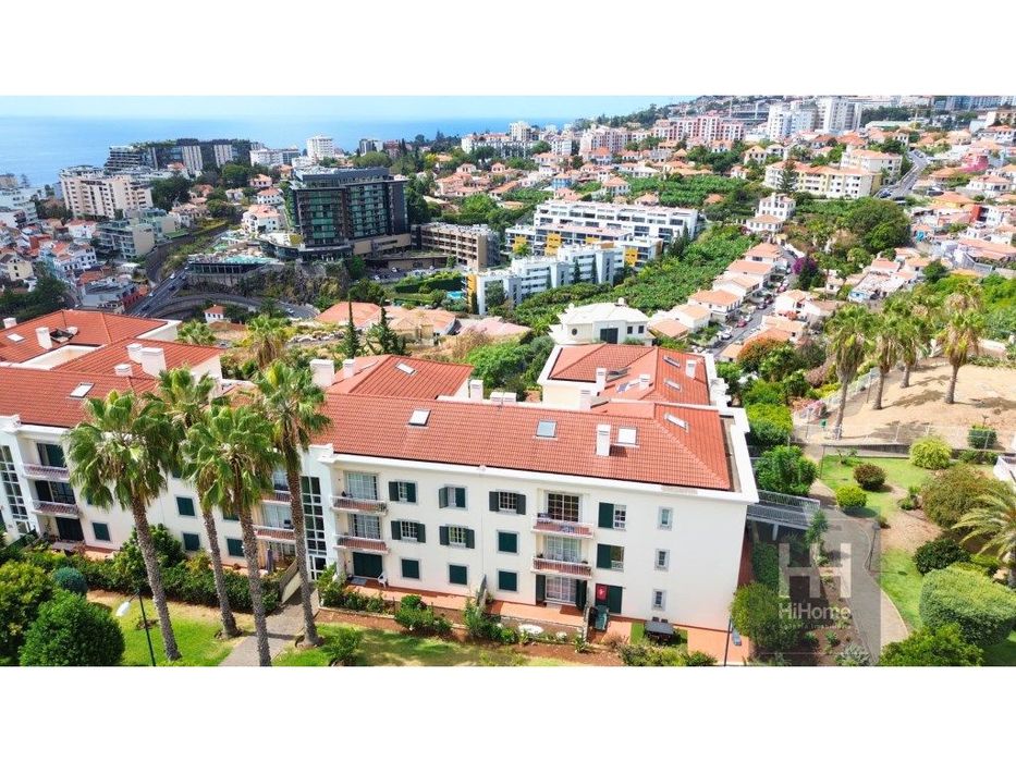 Apartamento T1+1 duplex na Achada com varanda e lugar de garagem