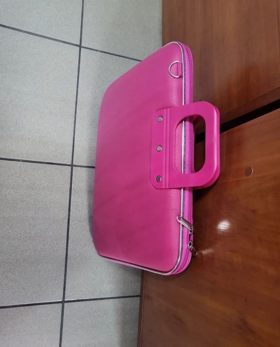 Różowa teczka na laptop 15,6 cali na dokumenty