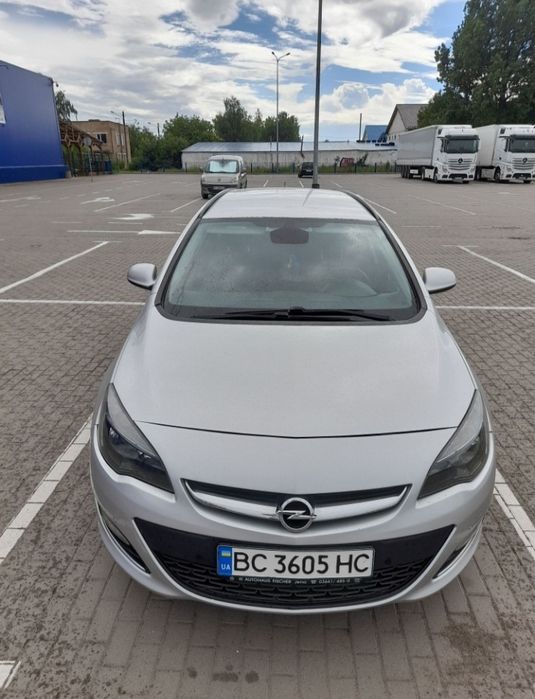 Продам opel astra j 2013 року