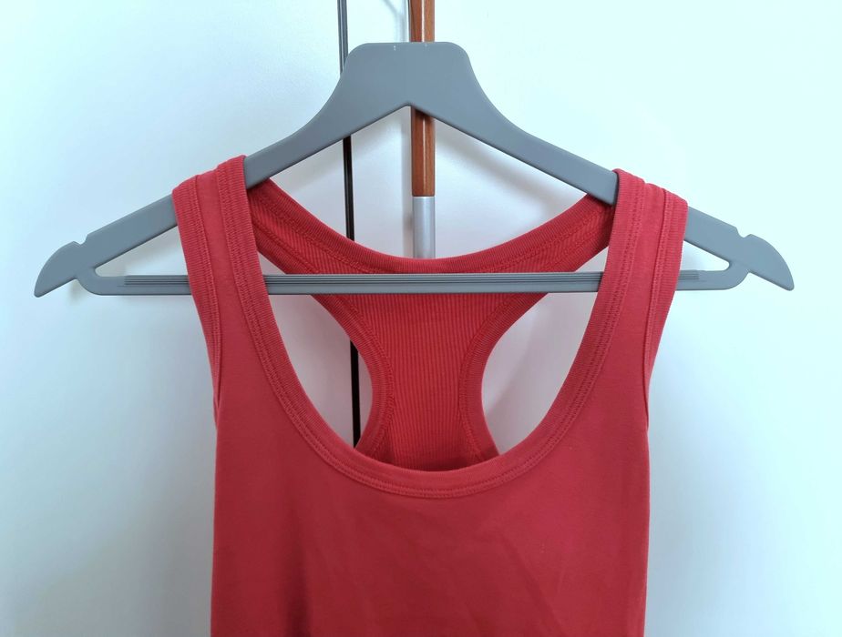 Top em tom cereja, tamanho S