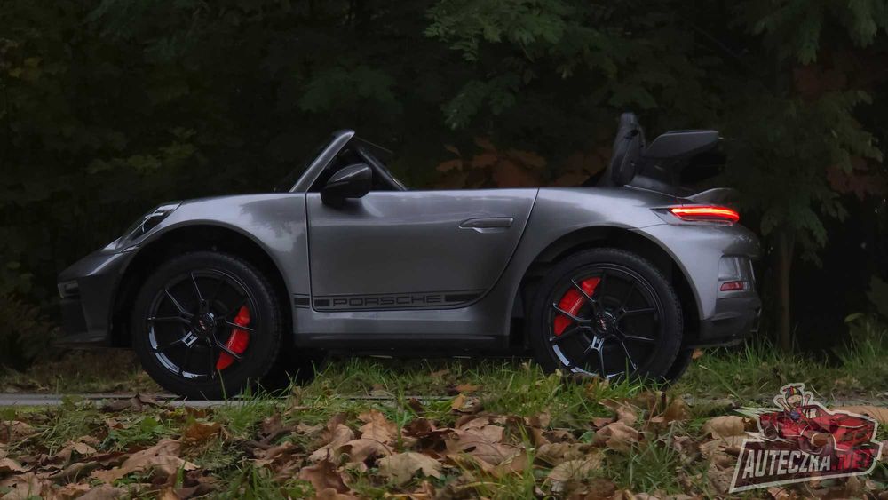 Mocne i szybkie autko PORSCHE 911 STRONG na akumulator 2x280W srebrny