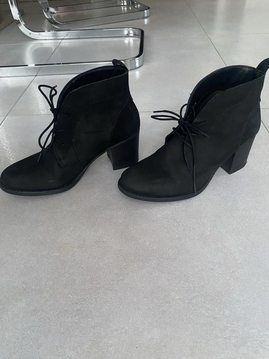 Botki- czarne, wiązane