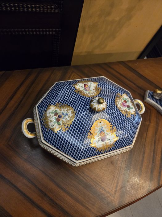 Imponente conjunto de candelabros e terrina  sevres