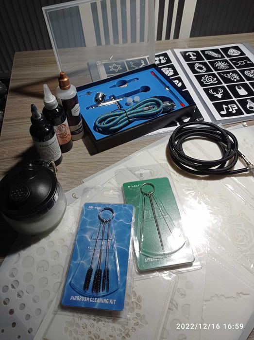 Aerograf, kompresor, farby, igły, wzorniki