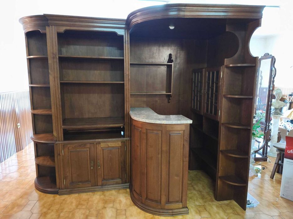 Móvel de sala de jantar com Bar acoplado e 2 bancos