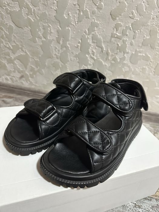 Босоніжки чорні (жіночі)