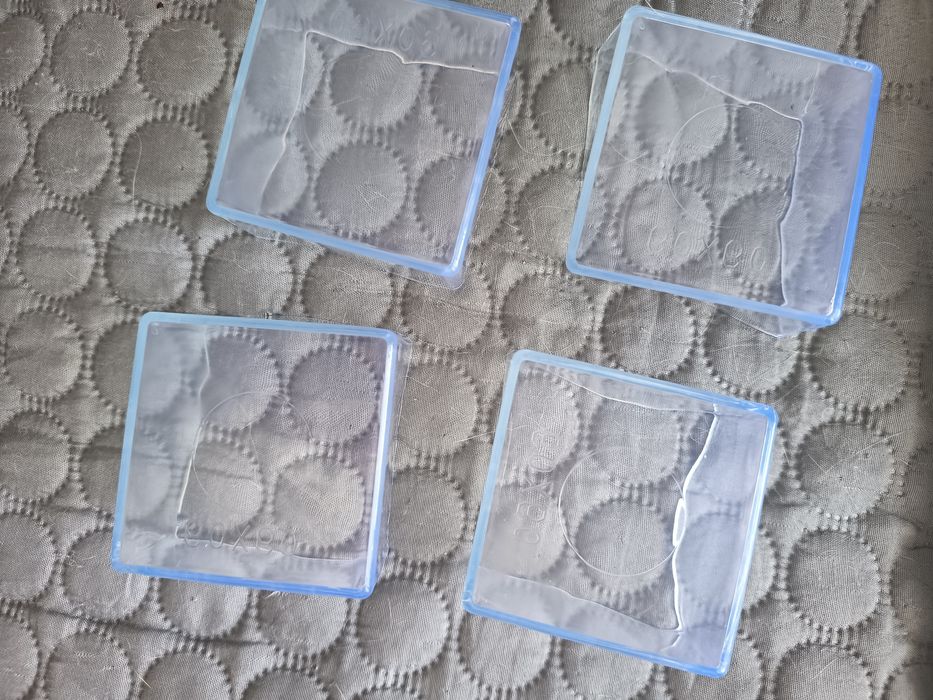 Protetores de pés de mesa ou sofás em borracha