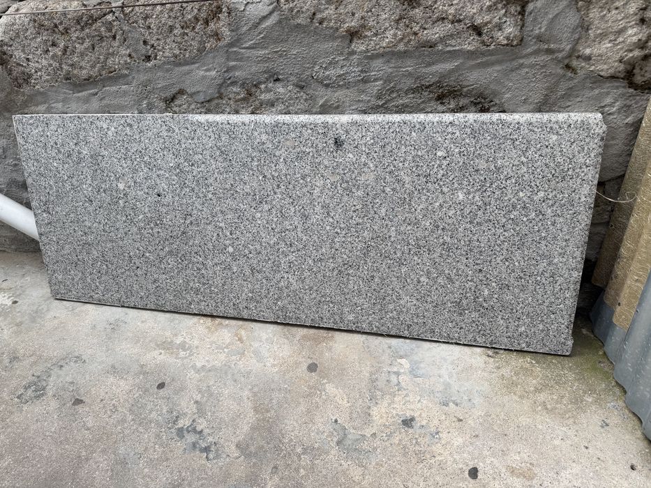 Vendo pedra em granito