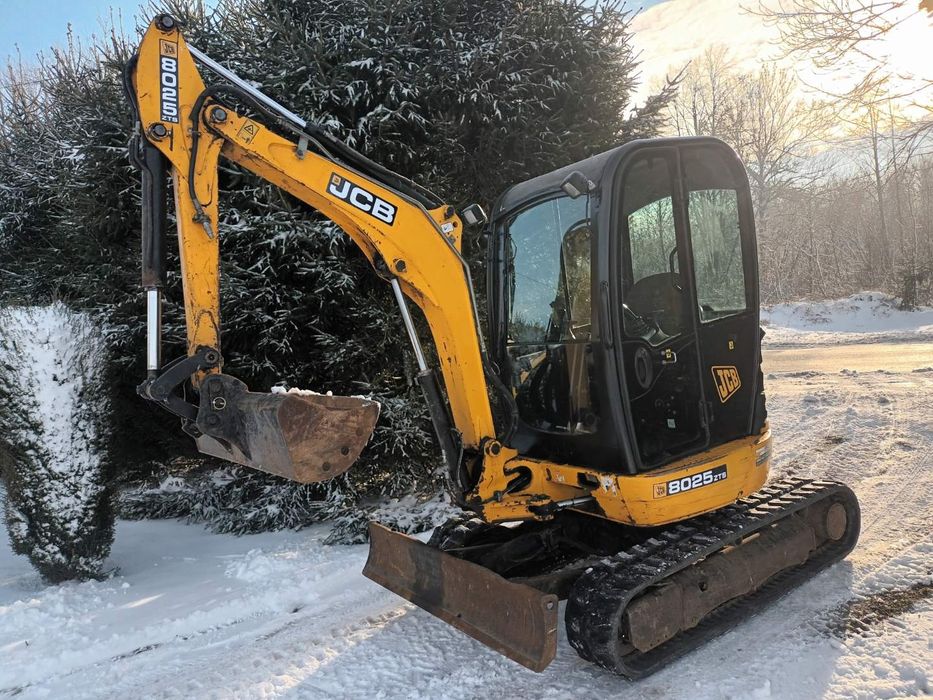 Wynajem Minikoparki JCB 8025