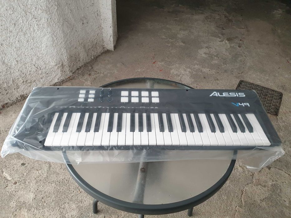 Alesis V49 MKll / M-VAVE TANK-G