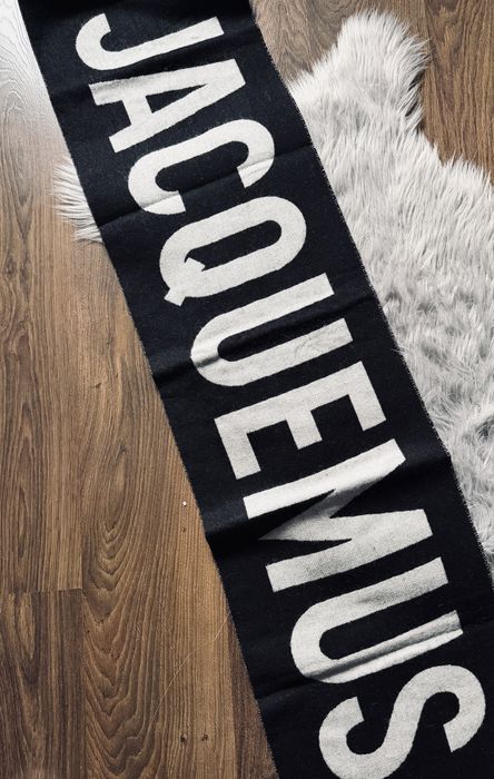 Szalik Jacquemus czarny | 100% wełna | jasne logo | NOWY z metką