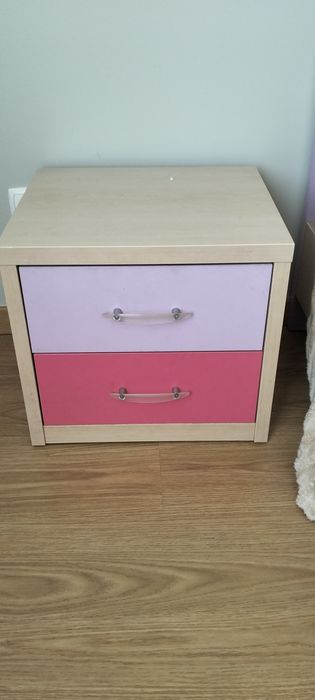 Quarto menina em excelente estado.