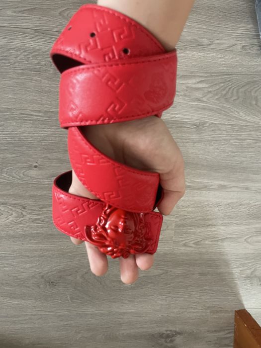 Ремень Versace.