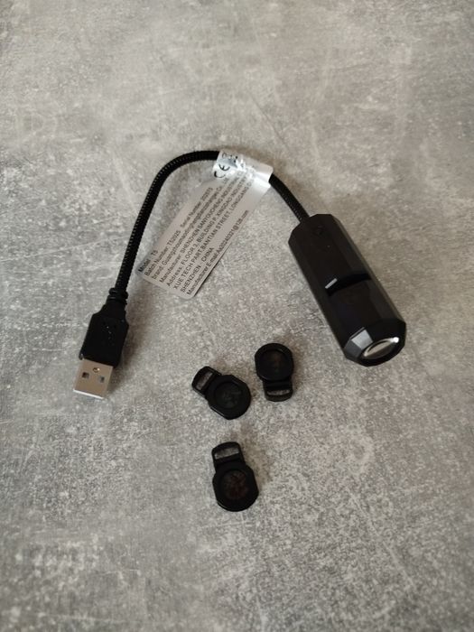 Lampa projekcyjna z 3 motywami USB