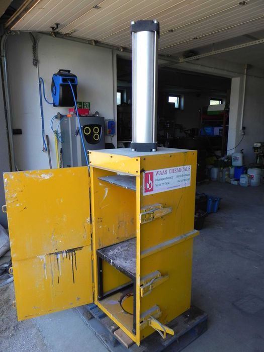 Prasa pneumatyczna do makulatury folii  Jurenco Canpress 2000