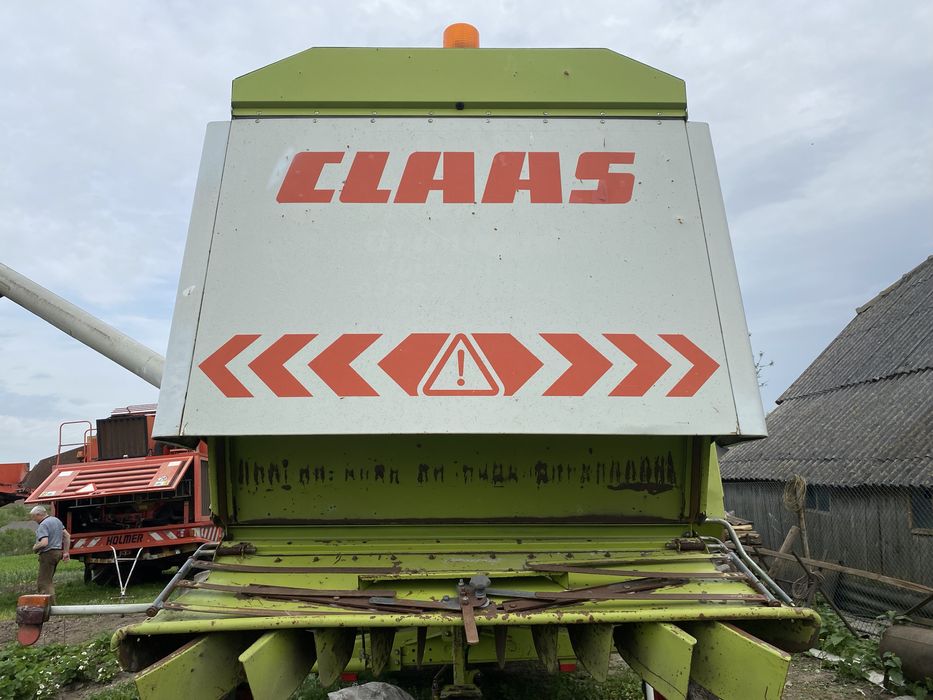 Claas Mega 218.
