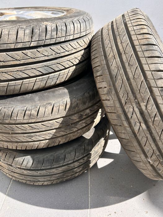Jantes toyota  com pneus semi novos