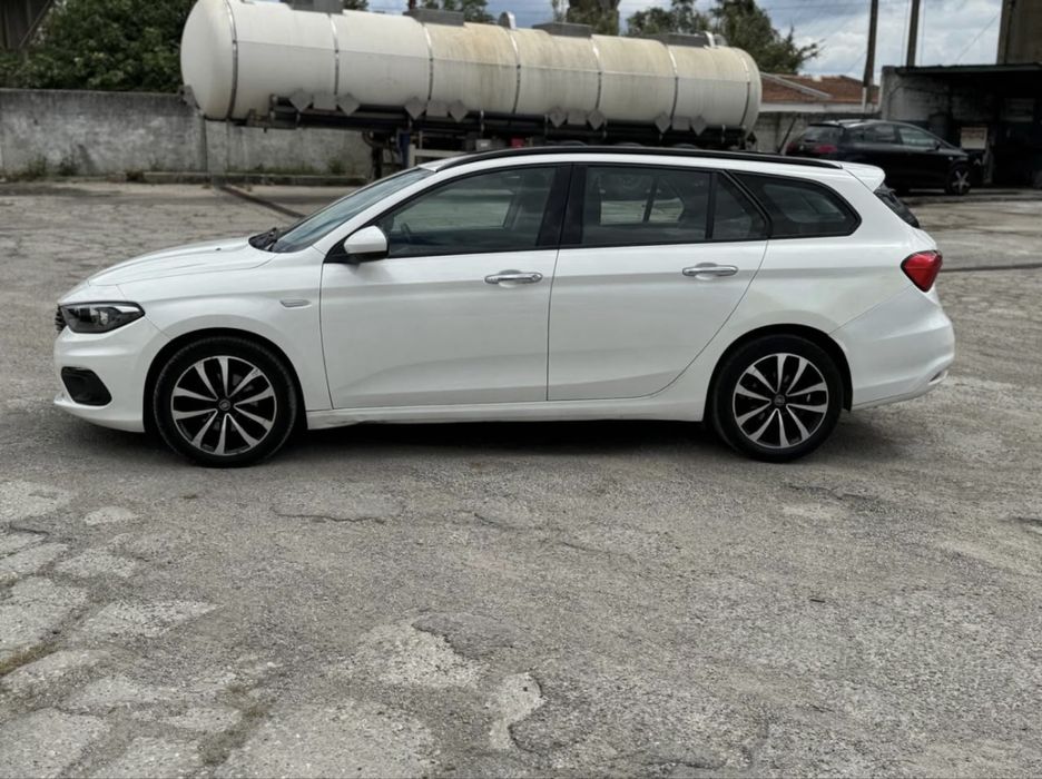 Vendo um fiat tipo carro de aplicativo