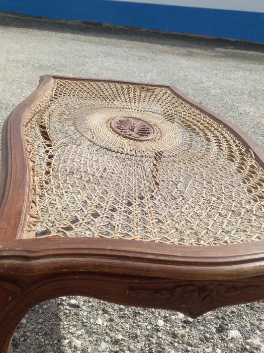 Coffee table with a straw top64750626363395121