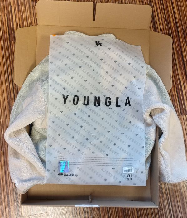 Youngla, kurtka.