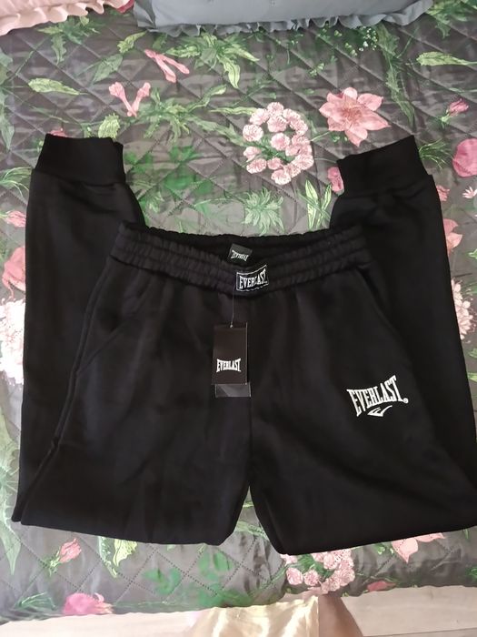 Nowe ocieplane spodnie dresowe Everlast M