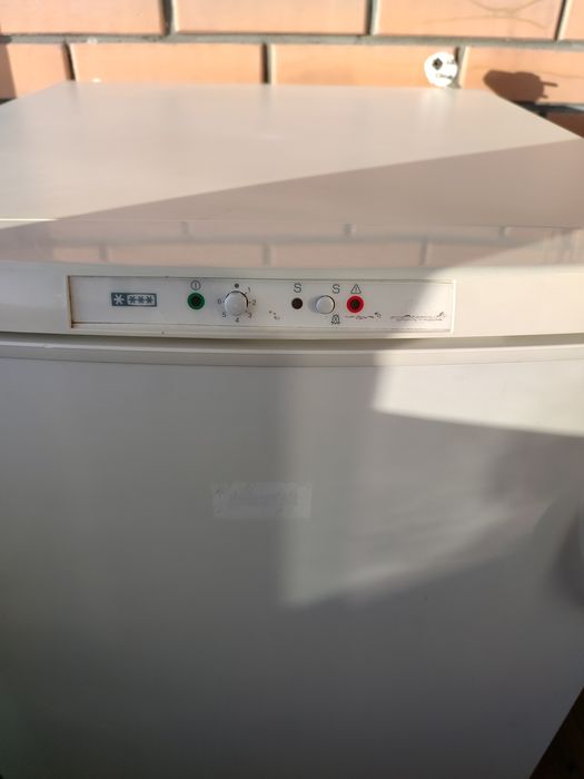 Морозильна камера zanussi 168 літрів