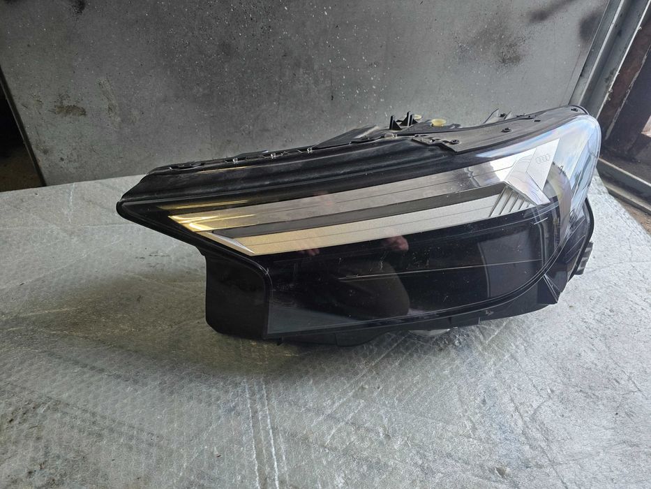 lampa przód Audi Q4 E-Tron