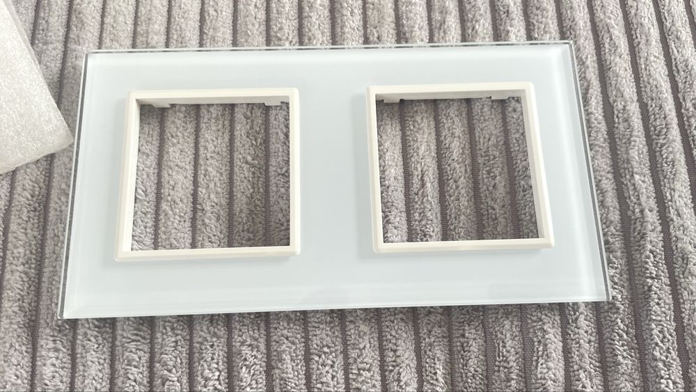 Ramka szklana podwujna livolo