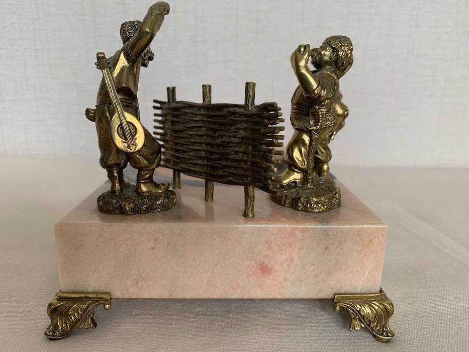 Попільниця мармурова із фігурами в українському стилі