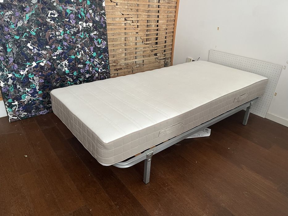 Estrado e colchao Ikea