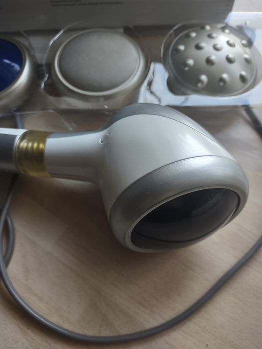 Masażer z lampą na podczerwień.