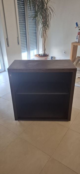 Movel de metal com tampo a imitar madeira