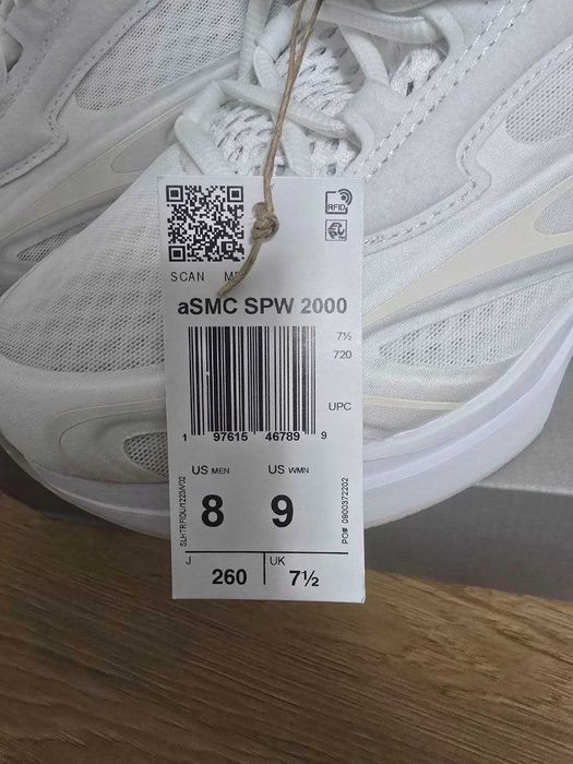 Продам нові фірмові кросівки Adidas.