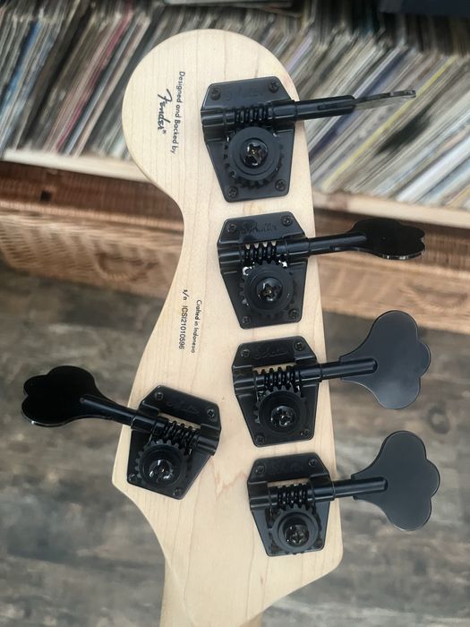 Gitara Basowa Jazz bass squier 5 strunowy