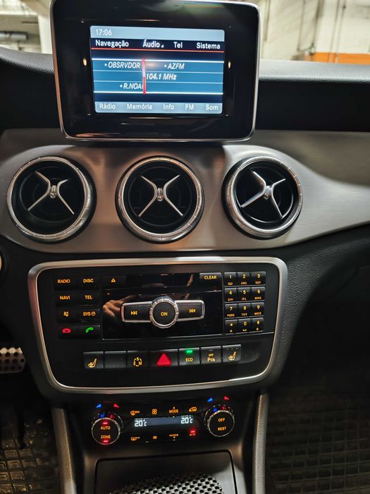 Ecrã original Mercedes CLA