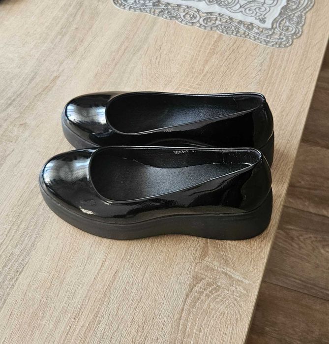 Buty lakierowane 37
