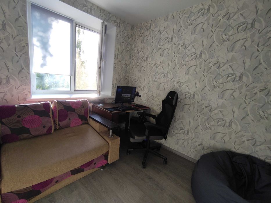 ПРОДАЮ 2-кім. Квартиру в гарному стані р-н ринок Нива