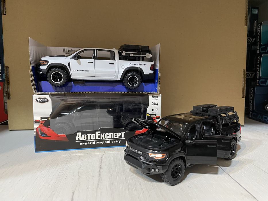 Нова машинка Dodge Ram 1500 іграшка металева модель авто в колекцію