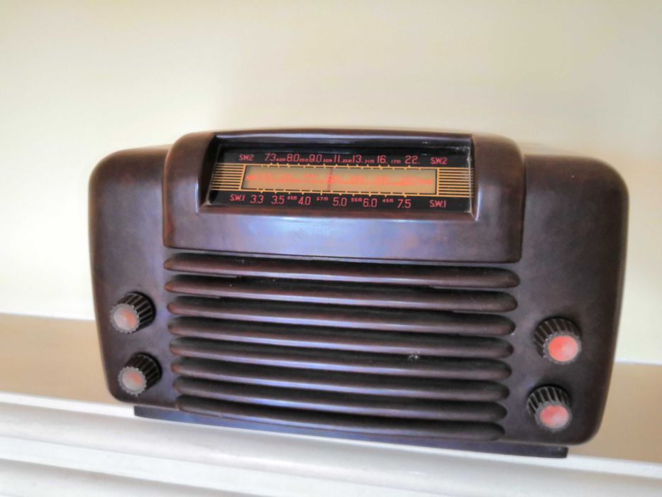 Antiguidades - Vendo Rádio 1950's com Caixa em Baquelite