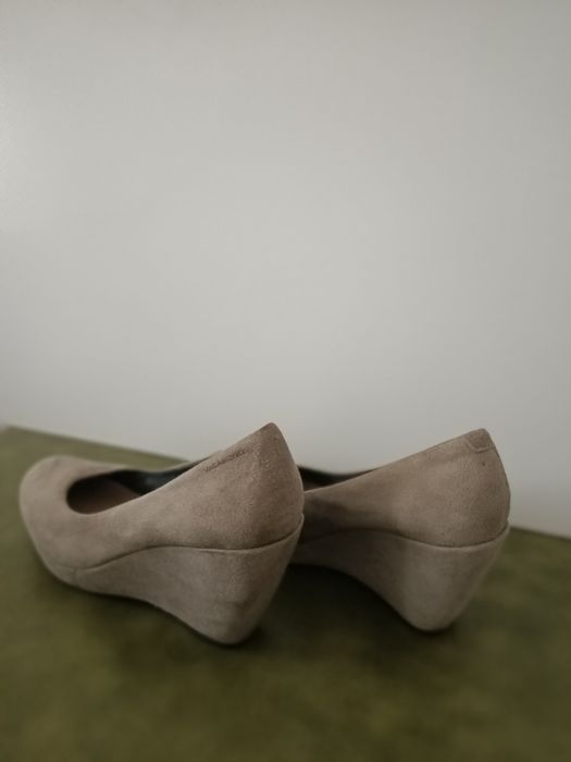 Buty damskie na koturnie roz. 38