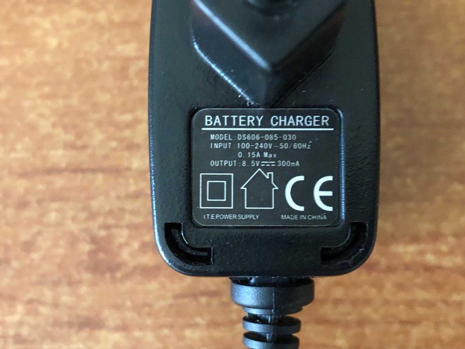 Блок питания адаптер battery charger DS606-085-03 8,5V 300mA