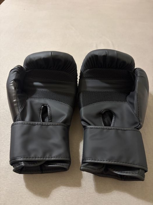 Luvas de Boxe/Kickbox Venum Preta 12 oz