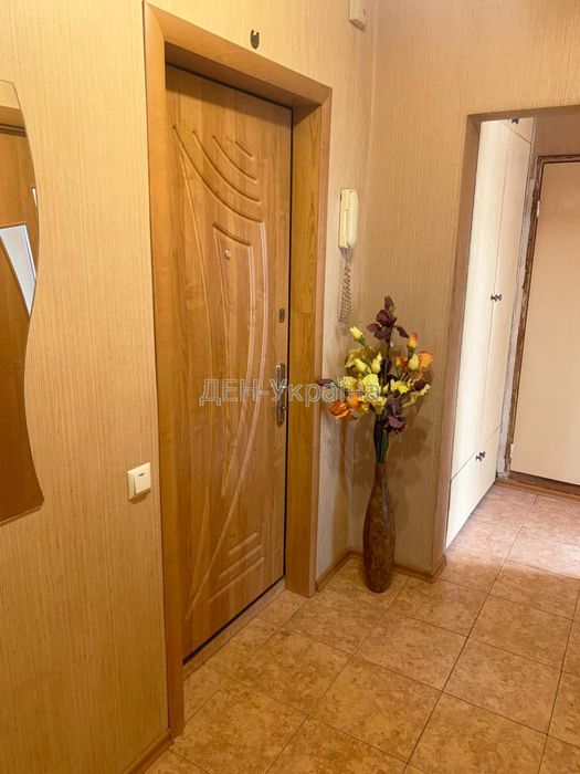 Продам 2 к. квартиру просп. Свободи 3, Виноградар