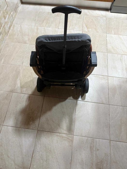 Carrinho de bebé de passeio – Pouco uso | Fecha e transforma-se em trolley de viagem