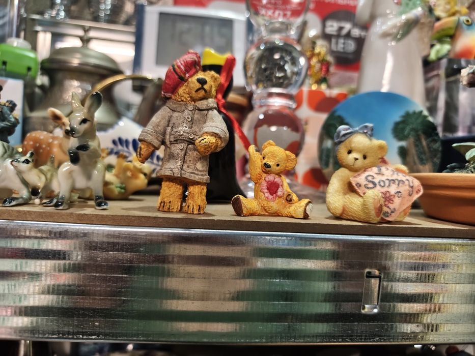 коллекция фигурок Cherished Teddies от компании Enesco, созданная художницей Присциллой Хиллман.