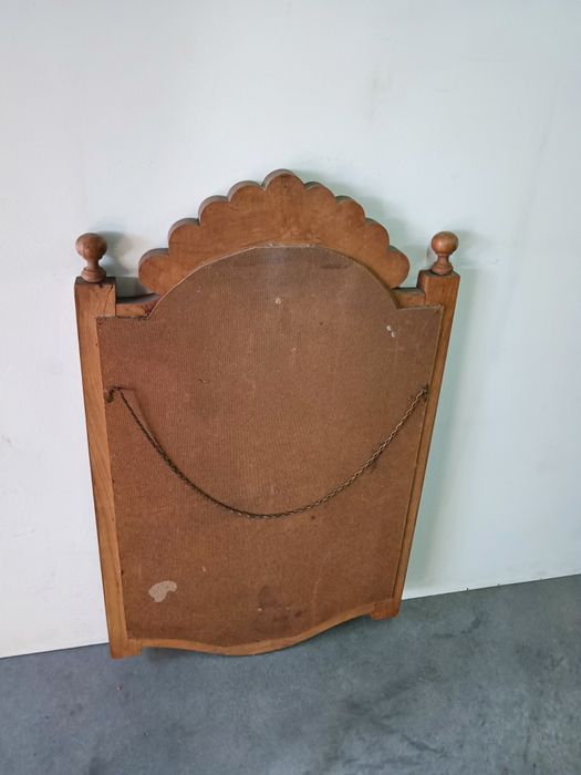 Belíssimo espelho em talha de madeira artesanal, medidas 90/50cm
Perfe