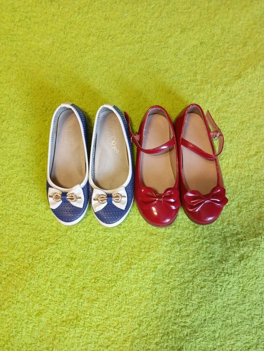 Взуття для дівчинки у гарному стані 29 розмір червоної, сині 30 розмір