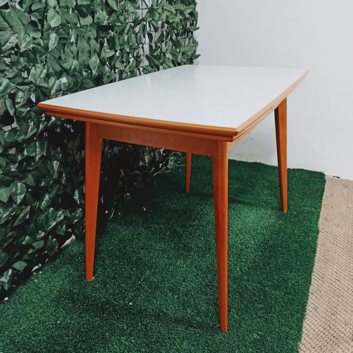 Patyczak, stół kuchenny rozkładany.